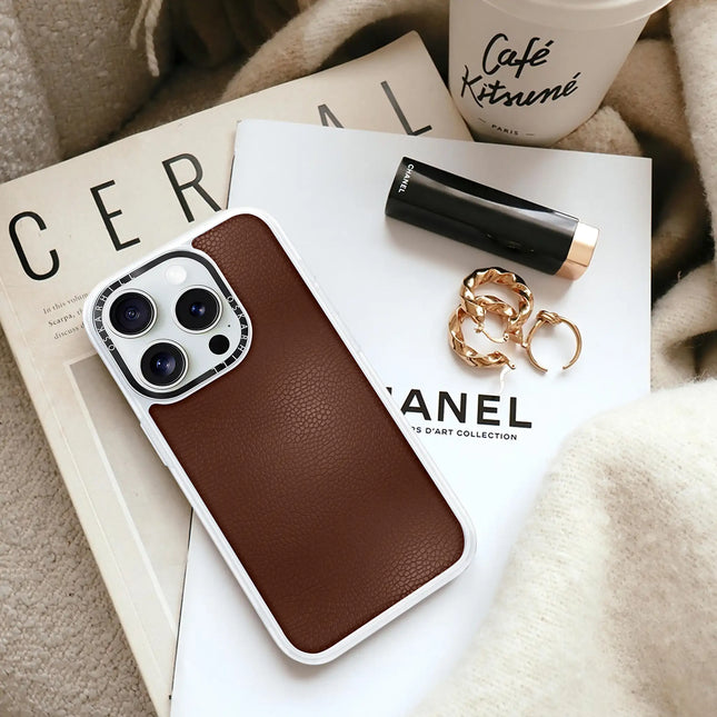 Coque iPhone 15 Pro Max en cuir classique — Crater Brown