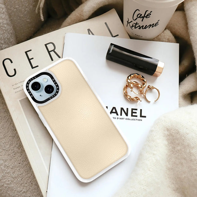 Coque iPhone 13 en cuir classique — Amande