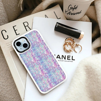 Coque iPhone 15 Classic — Paillettes violet-bleu pastel