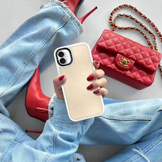 Coque iPhone 16 en cuir classique — Amande