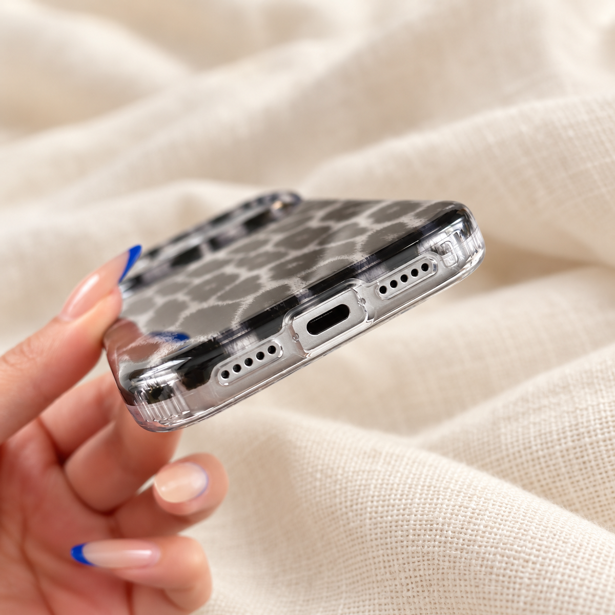 Close-up of the central charging opening and clear bottom rim.